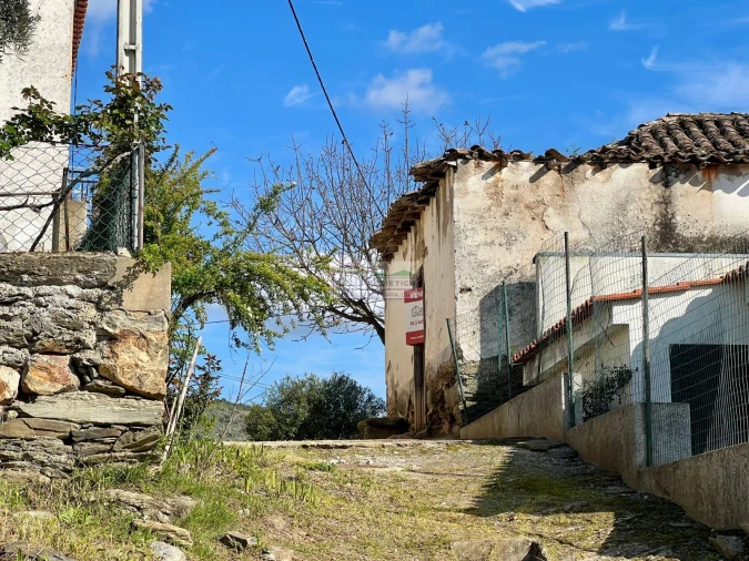 Moradia T3 para Venda em Eucisia, Gouveia e Valverde Foto 3
