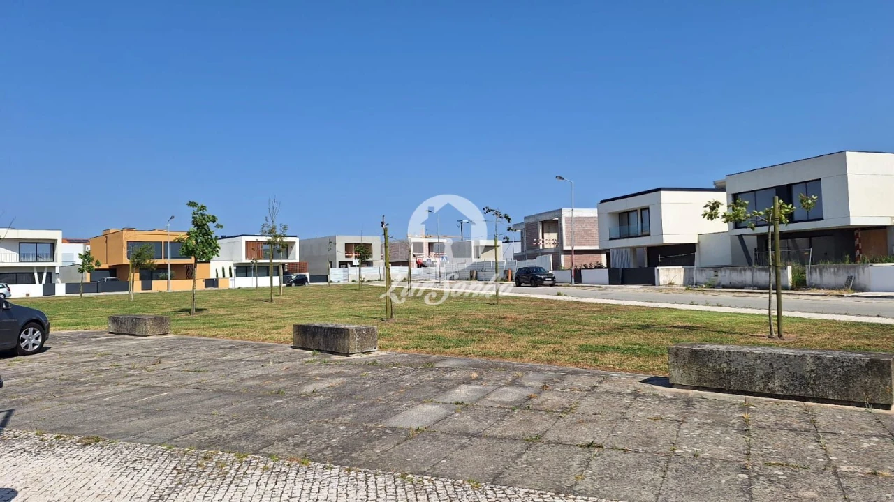 Terreno para Venda em Póvoa de Varzim, Beiriz e Argivai Foto 9