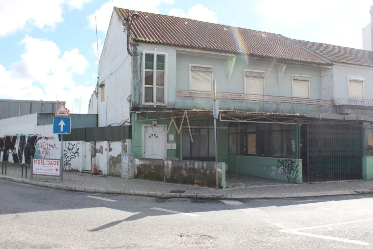 Prédio para Venda em Corroios Foto 1