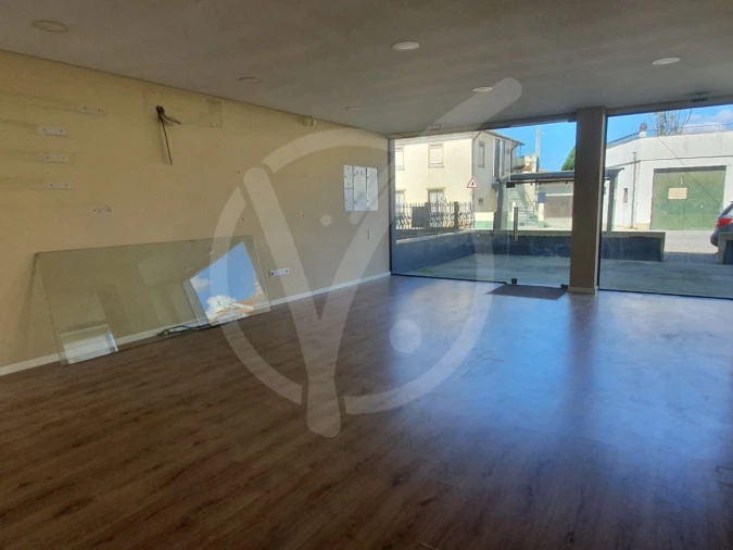 Loja para Arrendamento em Barqueiros Foto 3