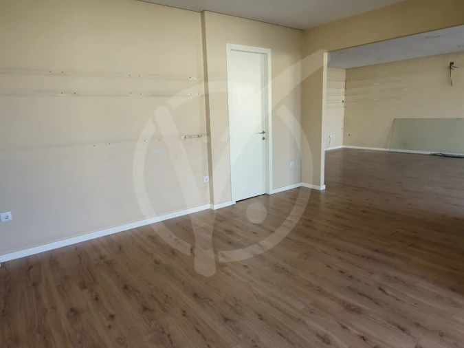 Loja para Arrendamento em Barqueiros Foto 6