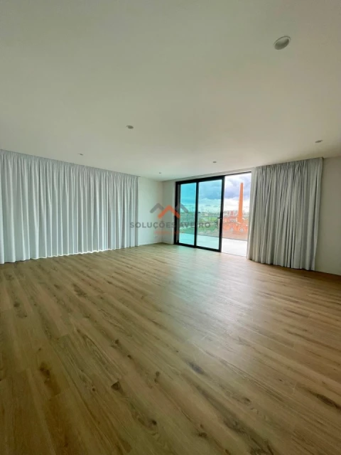 Apartamento T4 para Venda em Glória e Vera Cruz
