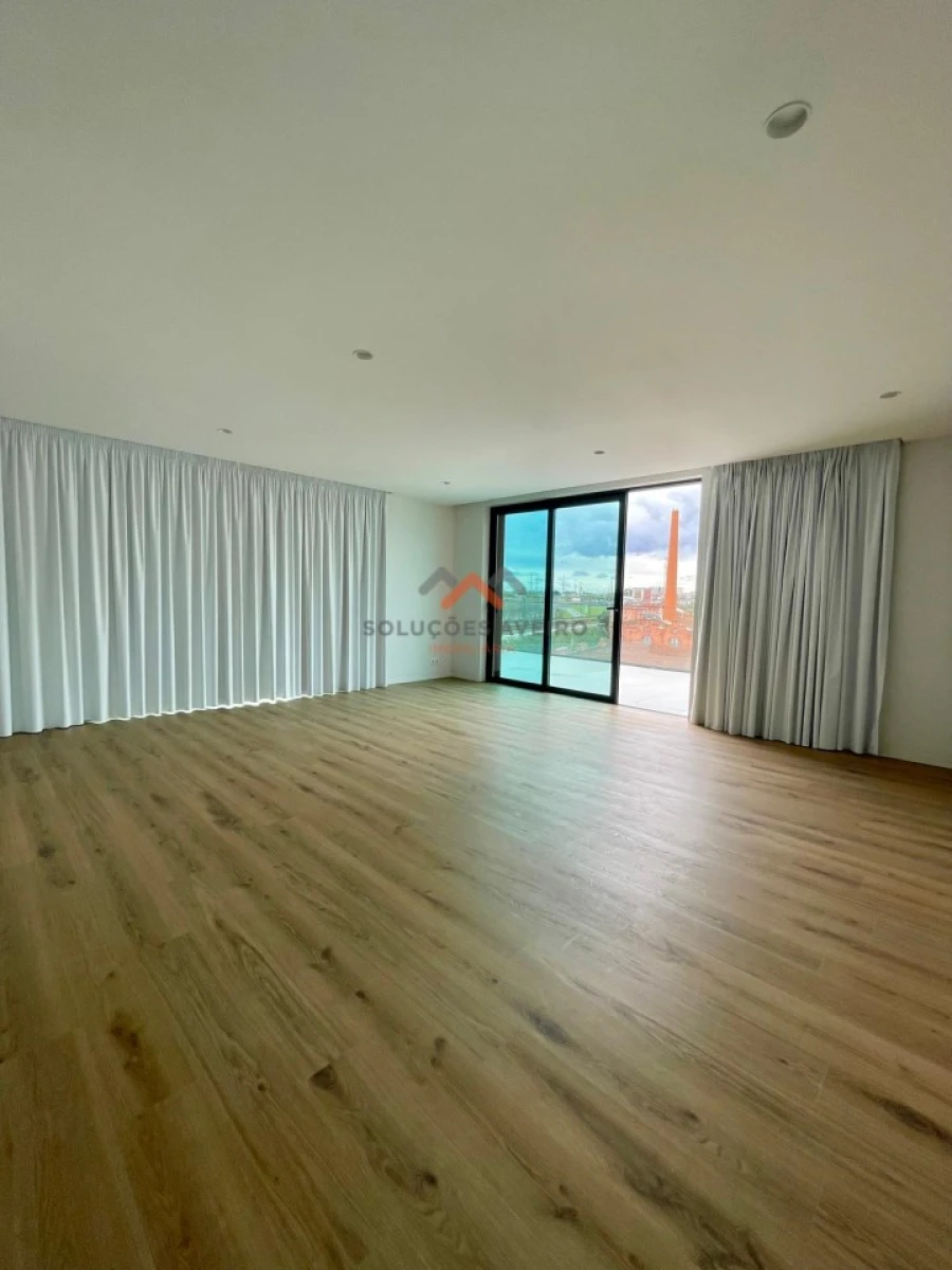 Apartamento T4 para Venda em Glória e Vera Cruz Foto 12