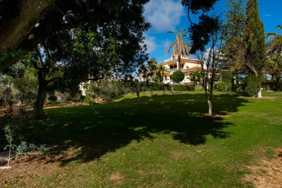 Moradia T9 para Venda em Loule (São Clemente)