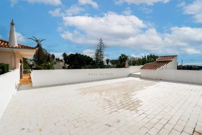 Moradia T9 para Venda em Loule (São Clemente)