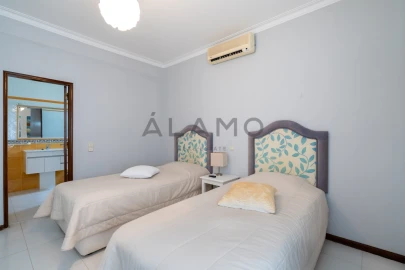 Moradia T9 para Venda em Loule (São Clemente)