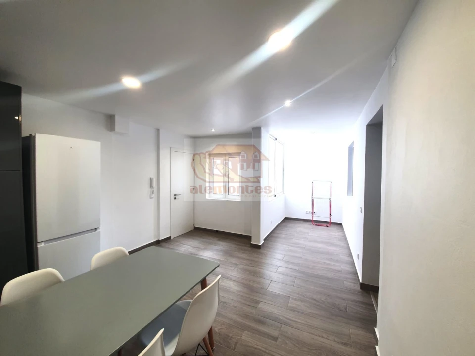 Apartamento T3 para Venda em Grândola e Santa Margarida da Serra Foto 1