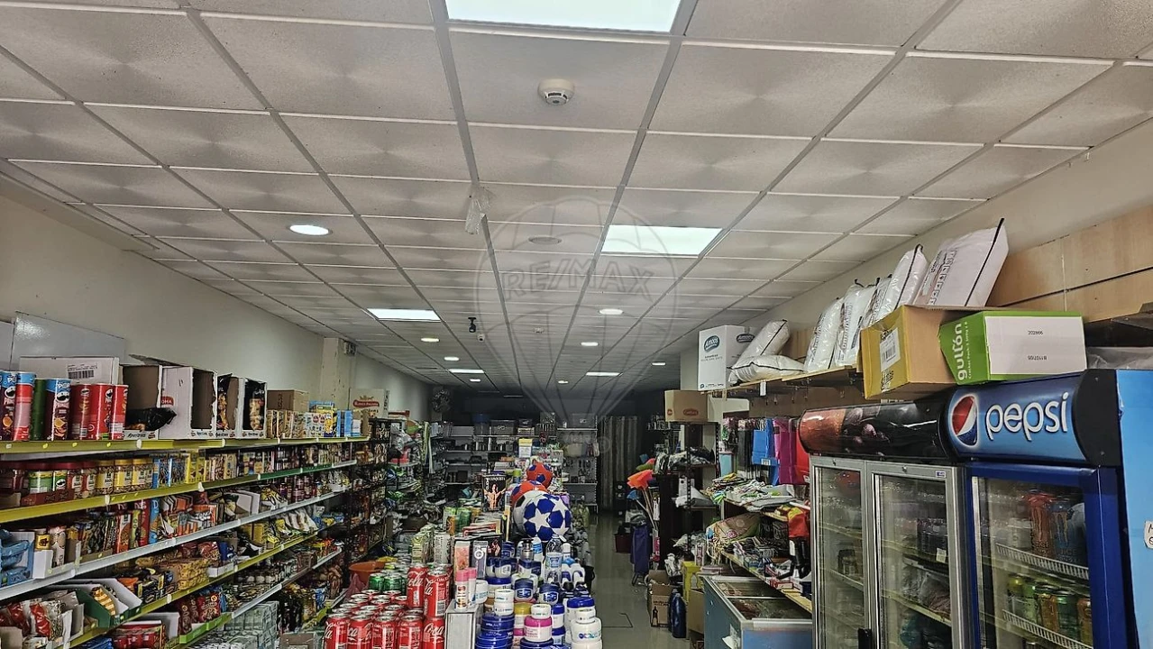 Loja para Venda em Póvoa de Santa Iria e Forte da Casa Foto 1