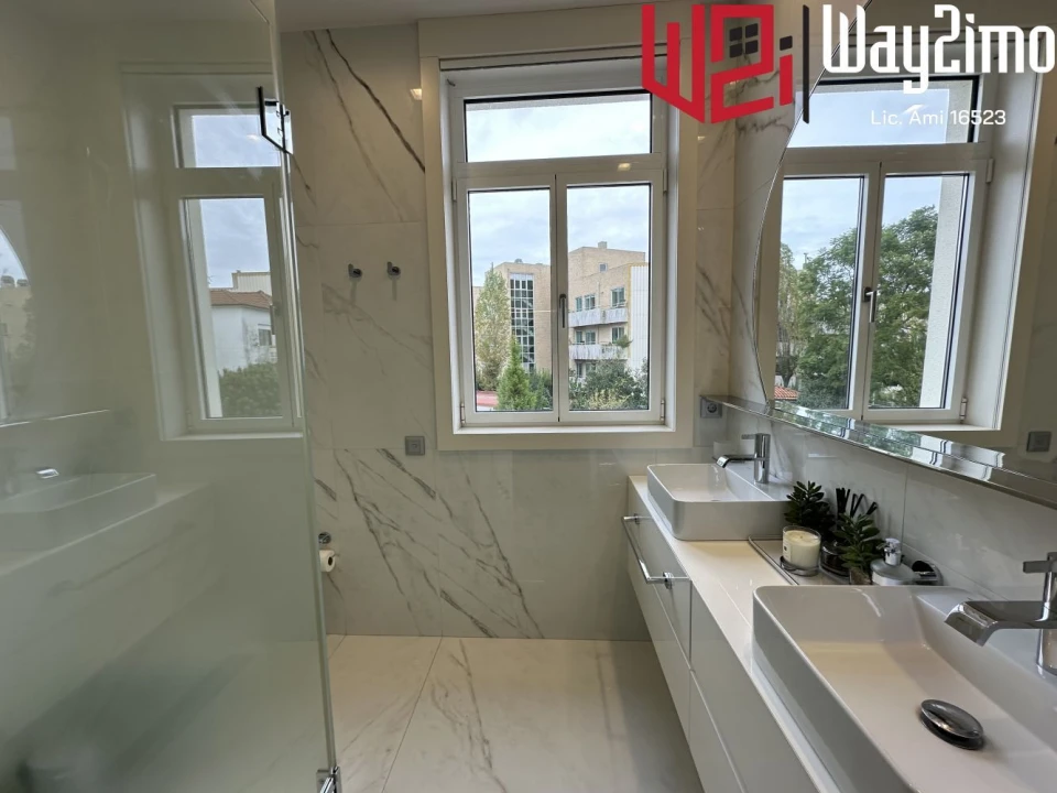 Moradia T5 para Venda em Lordelo do Ouro e Massarelos Foto 36