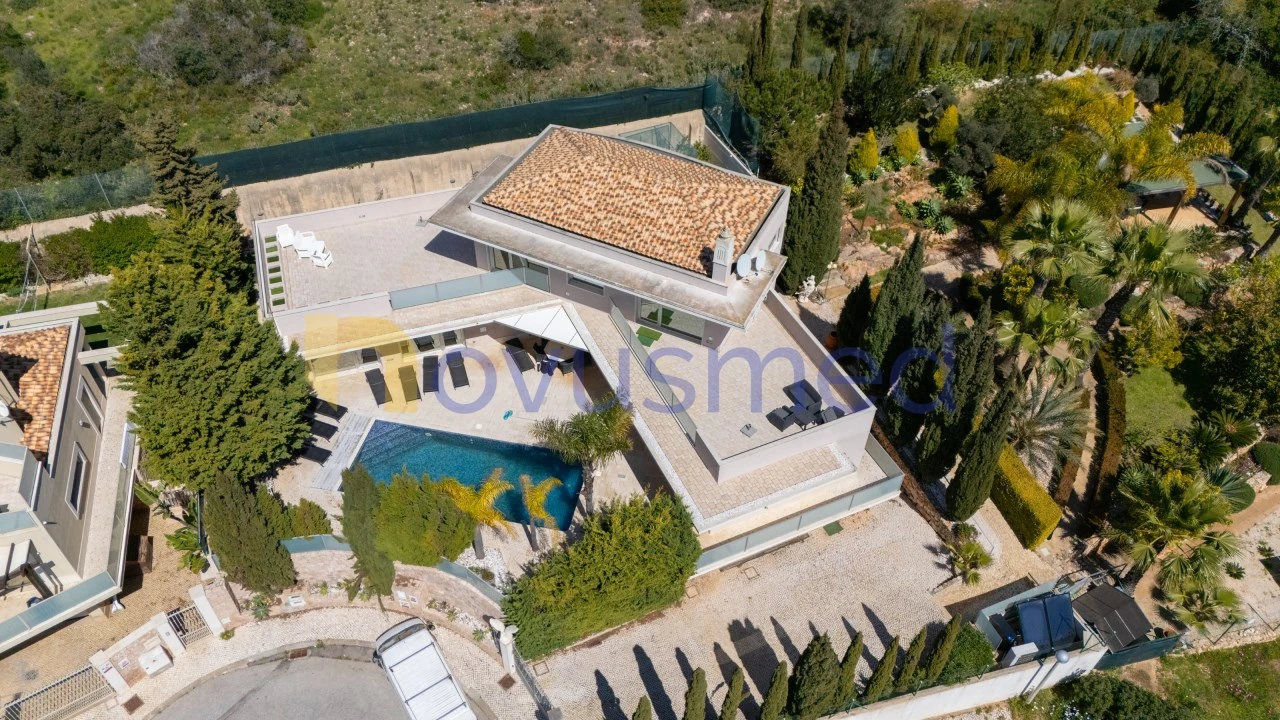 Moradia T4 para Venda em Albufeira e Olhos de Água Foto 1