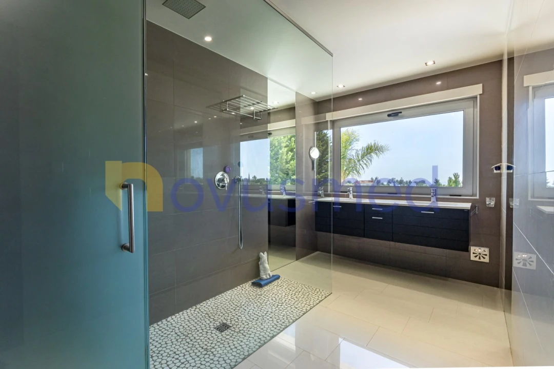 Moradia T4 para Venda em Albufeira e Olhos de Água Foto 24