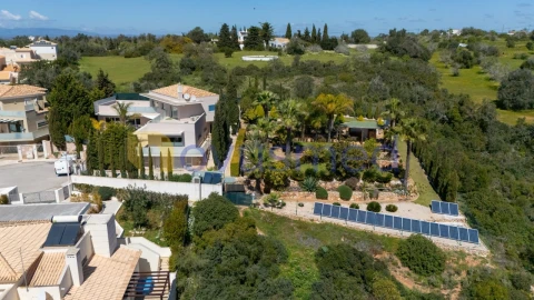 Moradia T4 para Venda em Albufeira e Olhos de Água