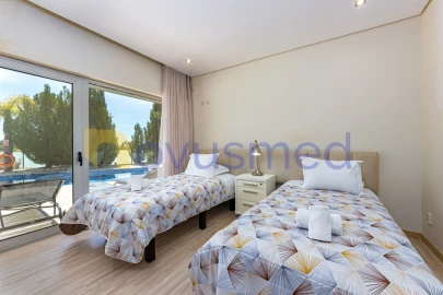 Moradia T4 para Venda em Albufeira e Olhos de Água
