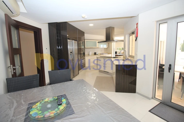 Moradia T4 para Venda em Albufeira e Olhos de Água Foto 42