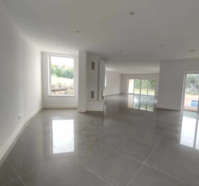 Moradia T4 para Venda em Queluz e Belas Foto 10