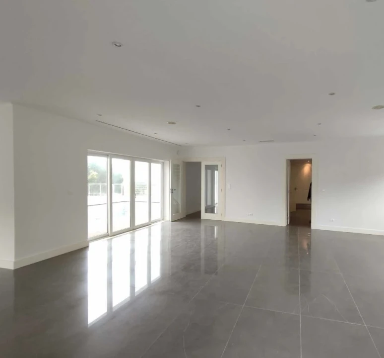 Moradia T4 para Venda em Queluz e Belas Foto 4