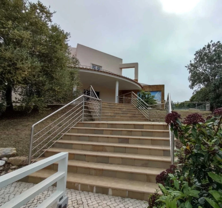 Moradia T4 para Venda em Queluz e Belas Foto 3