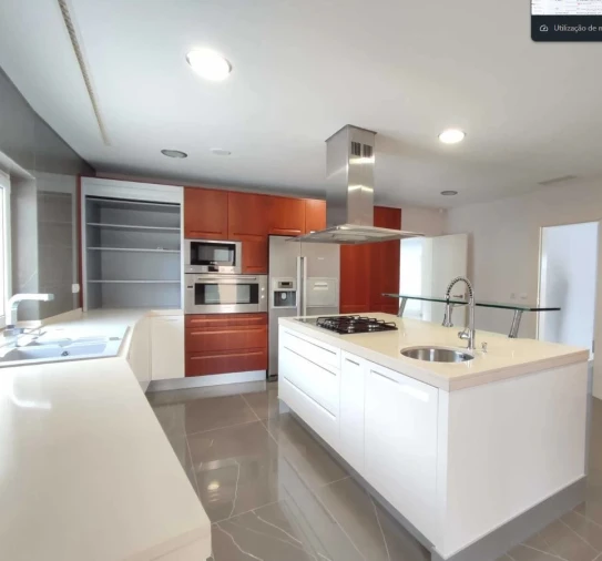 Moradia T4 para Venda em Queluz e Belas Foto 1