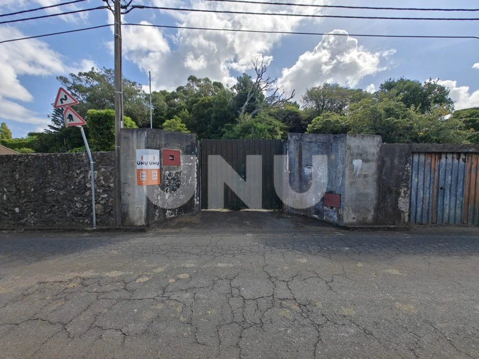 Terreno para Venda em Rabo de Peixe Foto 1