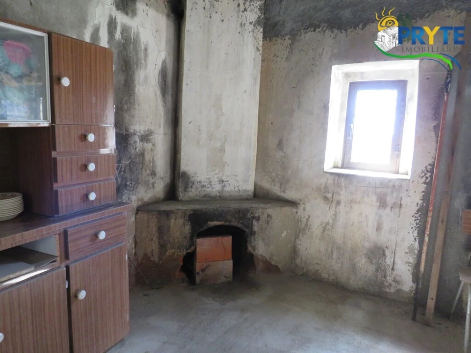 Moradia T2 para Venda em Troviscal Foto 8