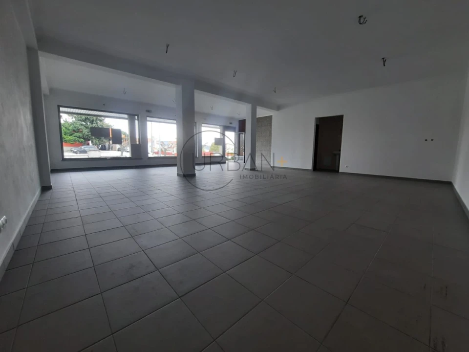 Loja para Venda em Leomil Foto 1