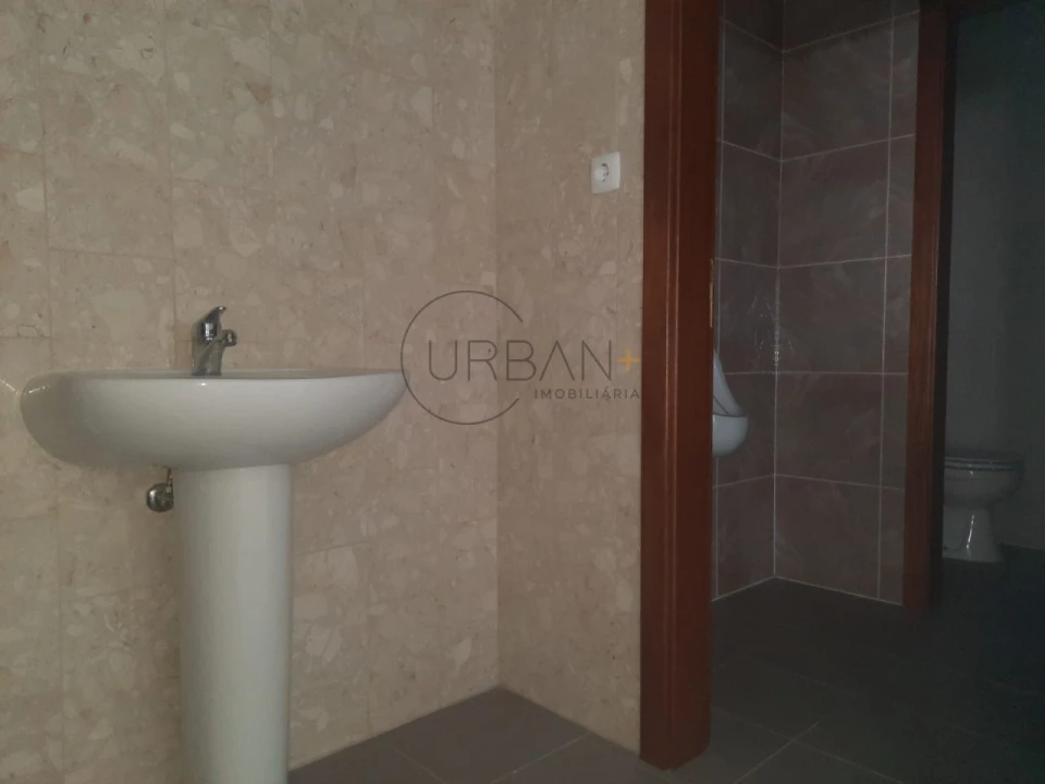 Loja para Venda em Leomil Foto 8