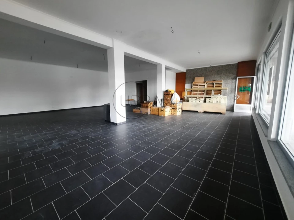 Loja para Venda em Moimenta da Beira Foto 2