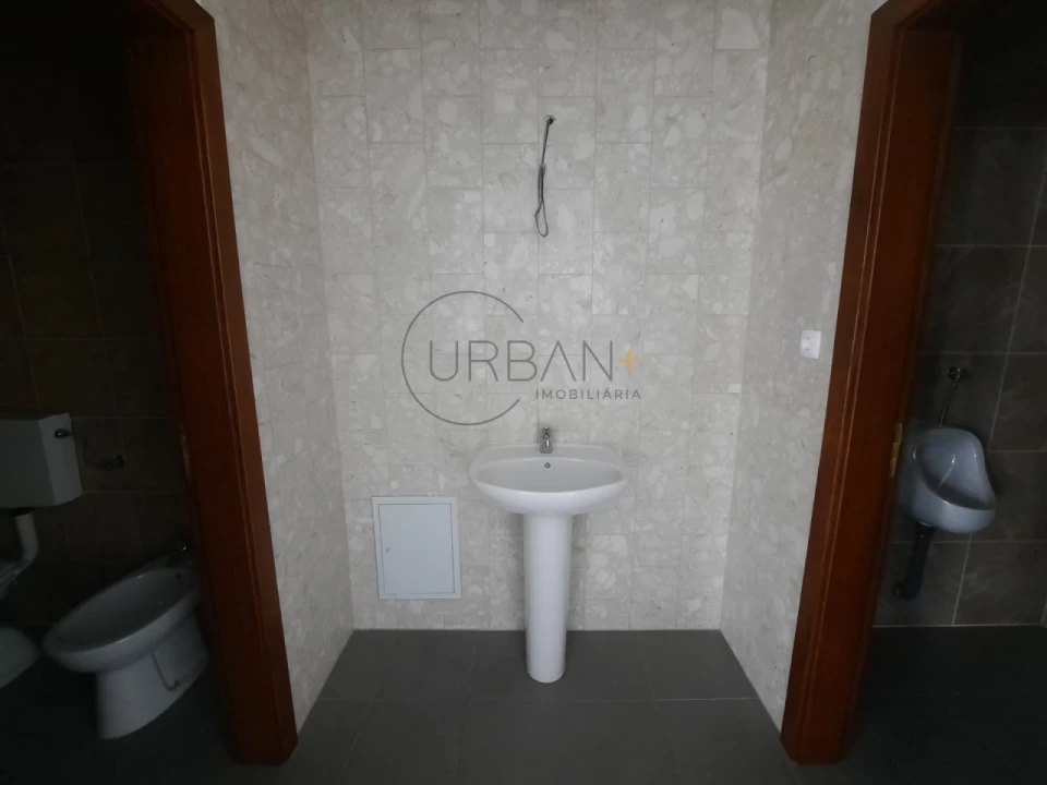 Loja para Venda em Moimenta da Beira Foto 6