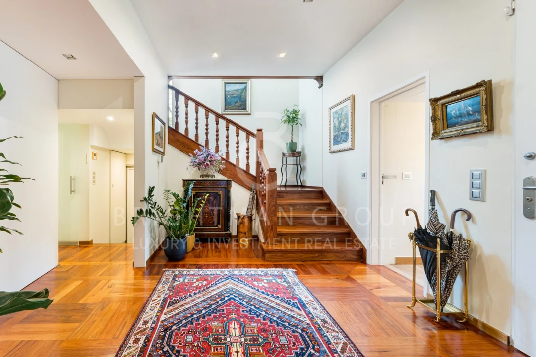 Moradia T6 para Venda em Lordelo do Ouro e Massarelos Foto 2