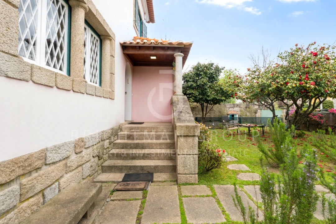 Moradia T6 para Venda em Lordelo do Ouro e Massarelos Foto 32