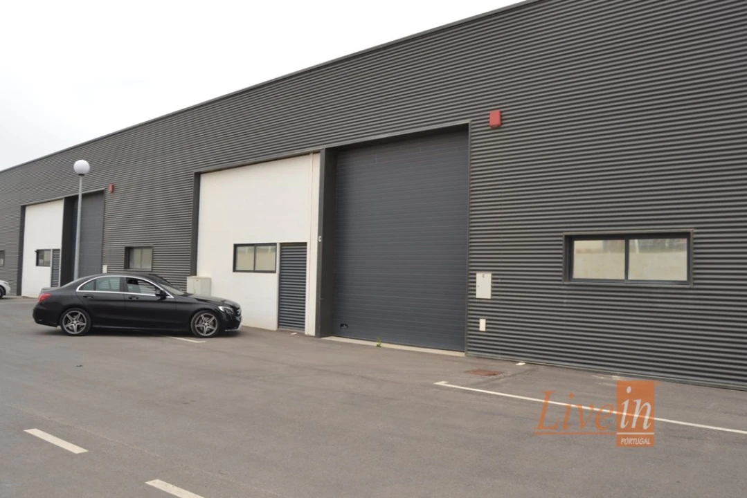 Armazém para Arrendamento em Ponte do Rol Foto 1