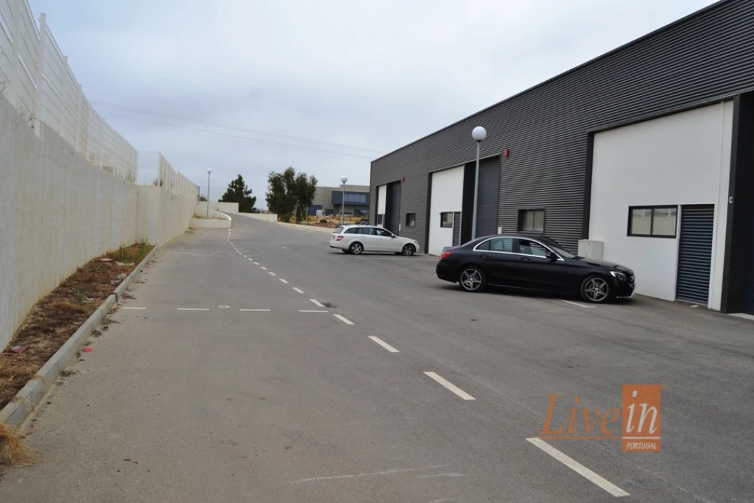 Armazém para Arrendamento em Ponte do Rol Foto 2