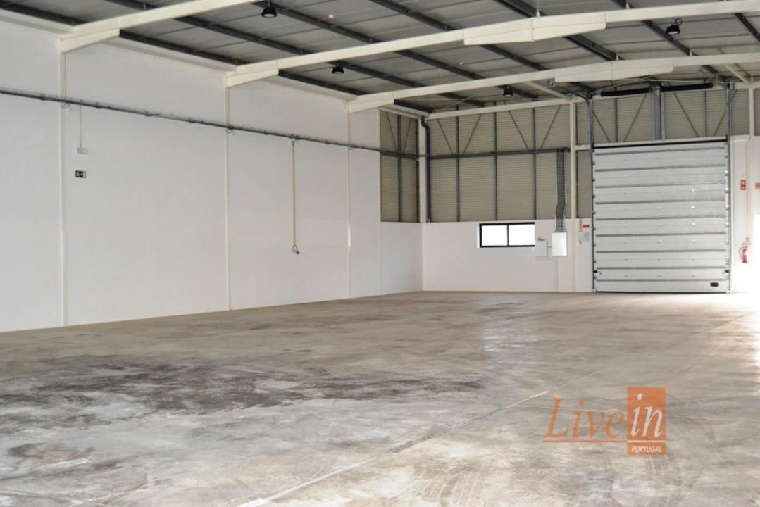 Armazém para Arrendamento em Ponte do Rol Foto 9