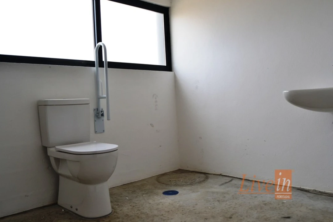 Armazém para Arrendamento em Ponte do Rol Foto 12