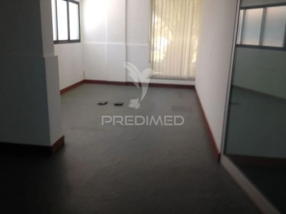 Escritório para Venda em Santa Marinha e São Pedro da Afurada Foto 10