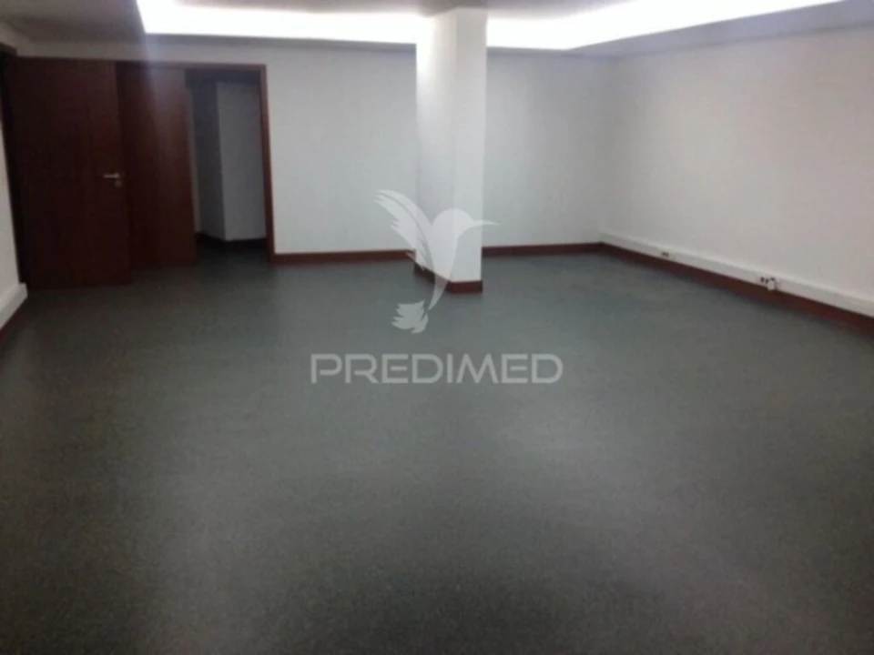 Escritório para Venda em Santa Marinha e São Pedro da Afurada Foto 15