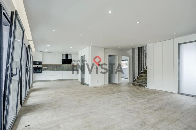 Moradia T4 para Venda em Santa Iria de Azoia, São João da Talha e Bobadela Foto 5