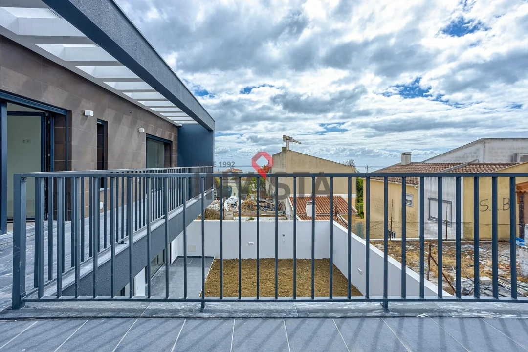 Moradia T4 para Venda em Santa Iria de Azoia, São João da Talha e Bobadela Foto 32