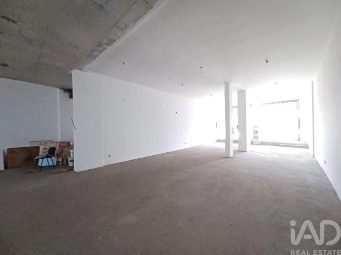 Loja para Venda em Cidade da Maia Foto 2