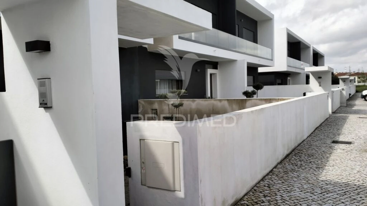 Moradia T4 para Venda em Nossa Sra de Fatima Foto 1