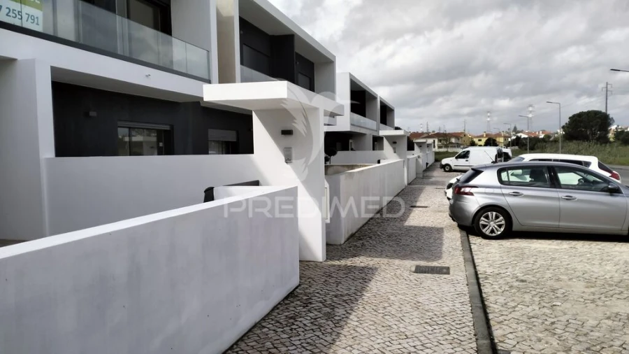 Moradia T4 para Venda em Nossa Sra de Fatima Foto 3