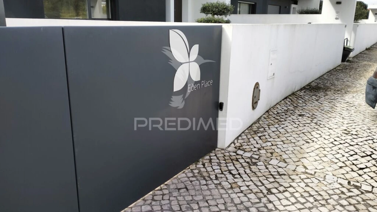 Moradia T4 para Venda em Nossa Sra de Fatima Foto 2