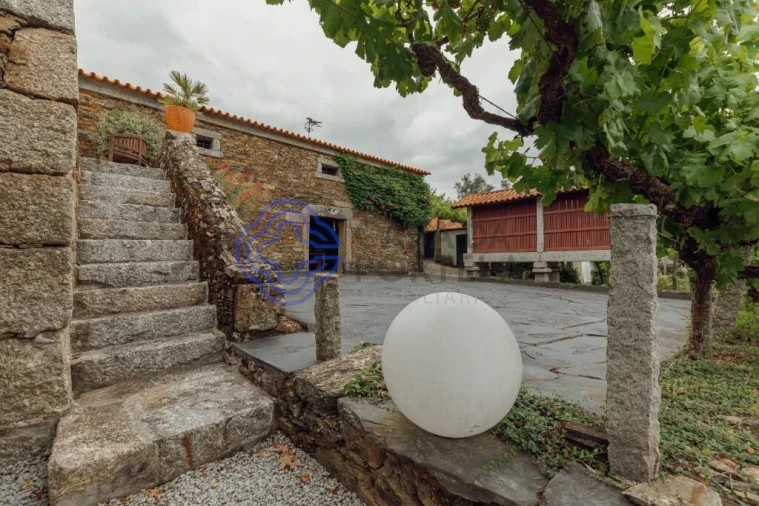 Moradia T5 para Venda em Real Foto 17