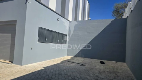 Armazém para Arrendamento em Portimão