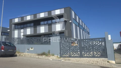 Armazém para Arrendamento em Portimão