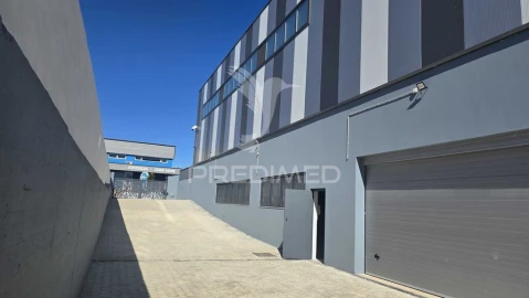 Armazém para Arrendamento em Portimão