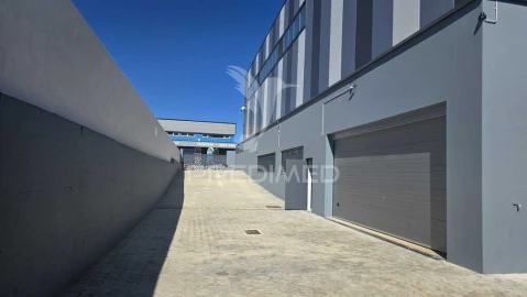 Armazém para Arrendamento em Portimão