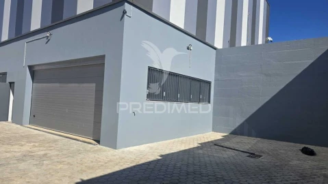 Armazém para Arrendamento em Portimão