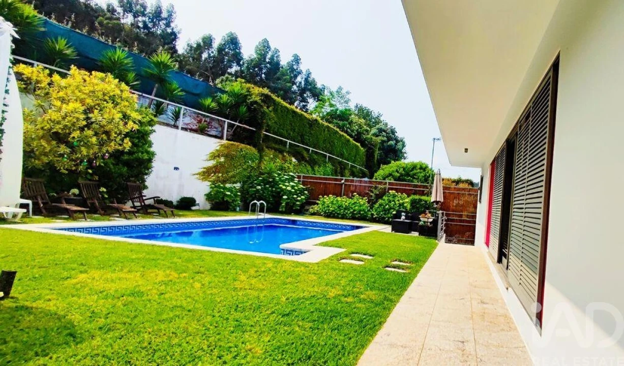 Moradia T4 para Venda em Loivo Foto 19