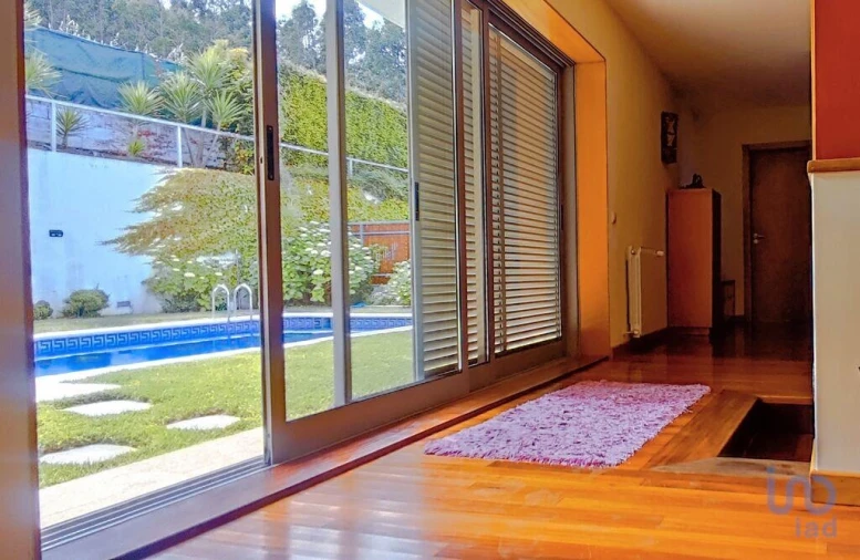 Moradia T4 para Venda em Loivo Foto 3